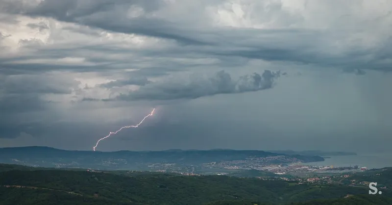 Arso izdal oranžno opozorilo za jugozahod Slovenije zaradi dolgotrajnih nalivov