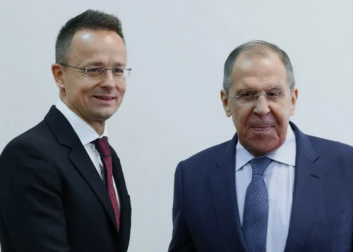Peter Szijjarto priznal pogovore z Lavrovom med zasedanji EU