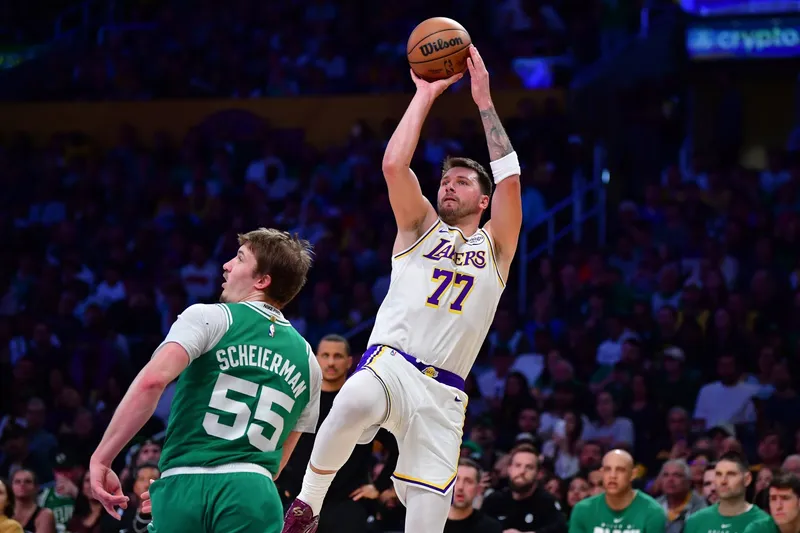 Boston Celtics v gosteh visoko premagali Los Angeles Lakers s 111:89