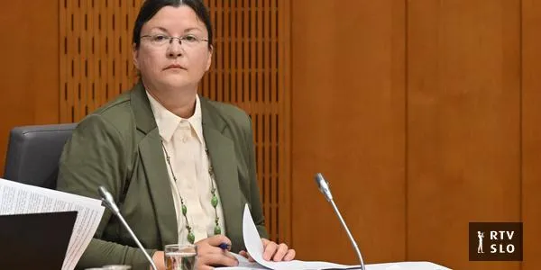 Poslanska skupina Resnica umaknila predlog novele zakona o veterinarstvu