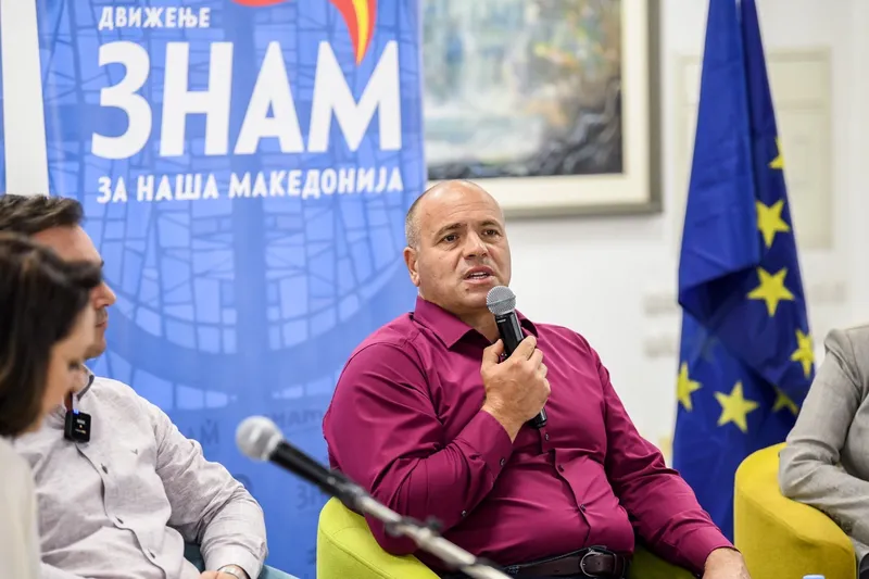 Димитриевски побара Стеваноска и Цеков да ги вратат мандатите