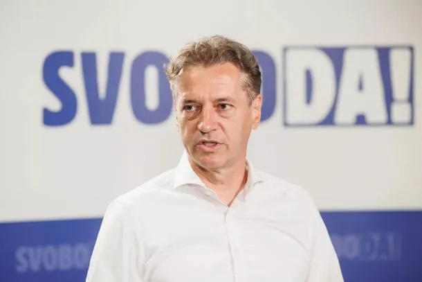 Slovenska vlada in Robert Golob tarči organiziranih kibernetskih napadov