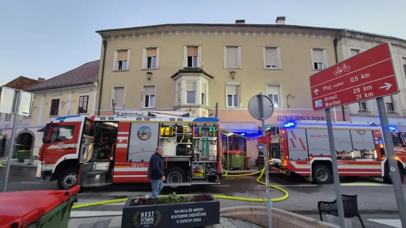 Požar na Ptuju poškodoval dve osebi, gasilci rešili objekt