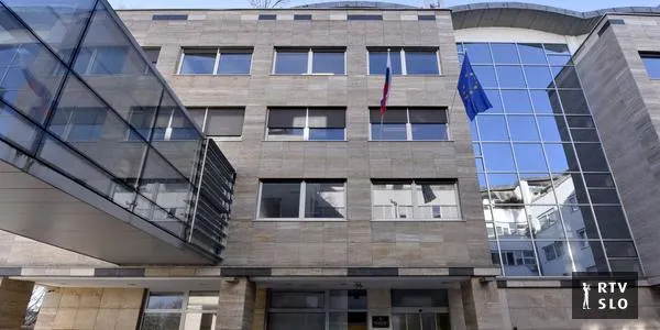Opozicija zahteva preklic nujnega postopka za zakon o SKOK-u