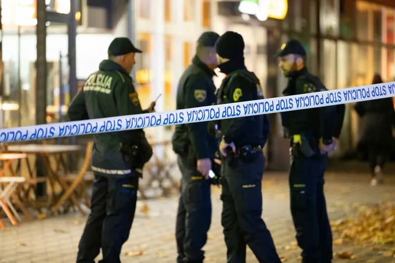 Policija na Bavarskem dvoru pridržala 36-letnika, ki je razkazoval nož