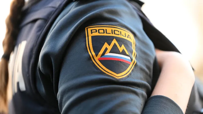 Minister Franci Matoz ob dnevu policije napovedal ločen plačni sistem