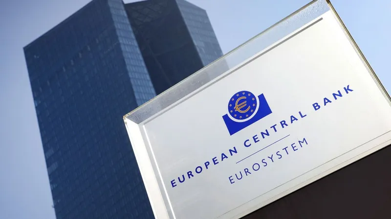Svet ECB ohranil nespremenjene ključne obrestne mere zaradi negotovosti