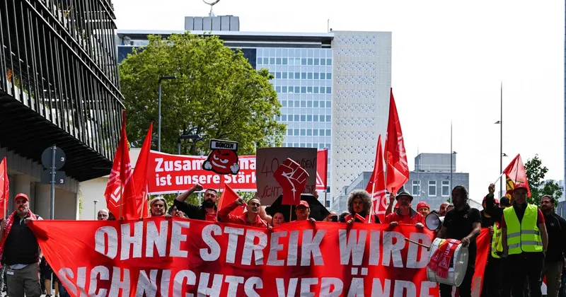 Delavci nemške avtomobilske industrije protestirajo proti odpuščanjem in varčevanju