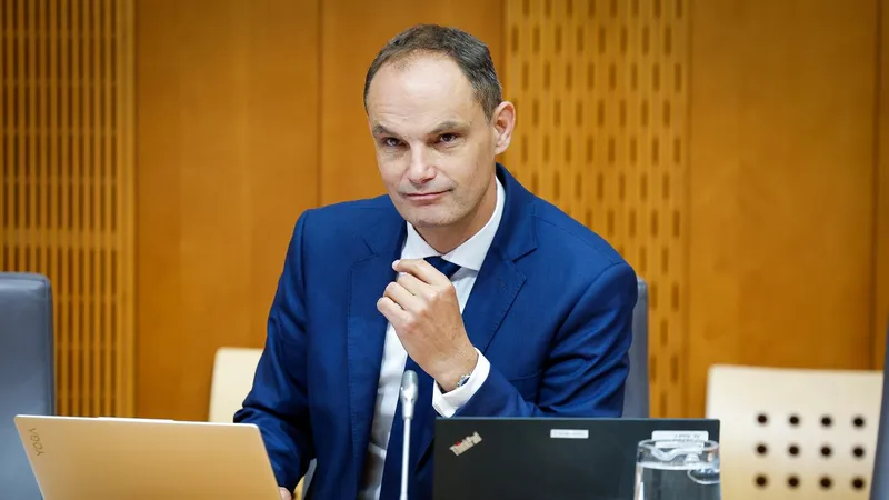 Logar potrdil, da je Novaka prosil za zamolčanje odstopa pred volitvami
