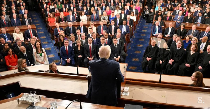Donald Trump v rekordnem govoru o položaju v državi napadel demokrate