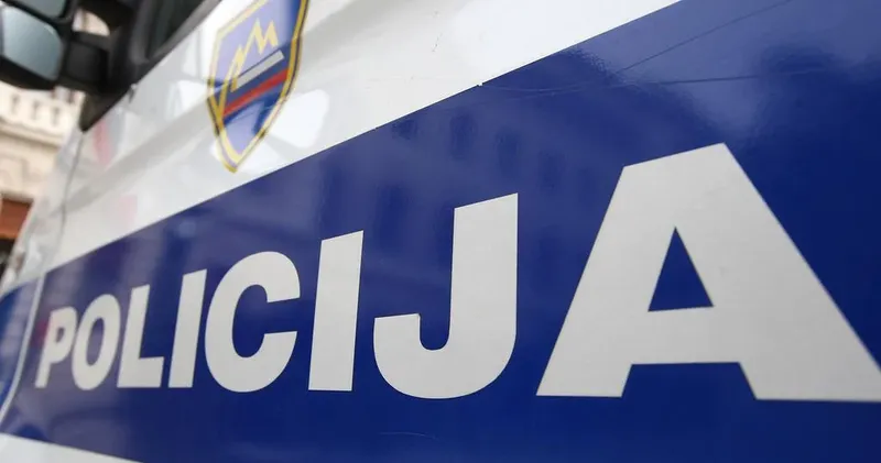 Policija zasegla orožje po streljanju v Brezju in grožnjah v Dobruški vasi