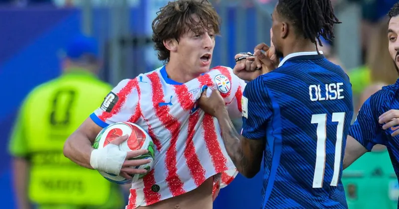 Francija po zmagi nad Paragvajem v četrtfinalu SP, Mbappe kritičen do grobosti