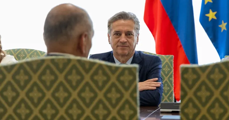 Anketa Valicon: SDS in Svoboda izgubljata podporo, med politiki vodi Pirc Musar