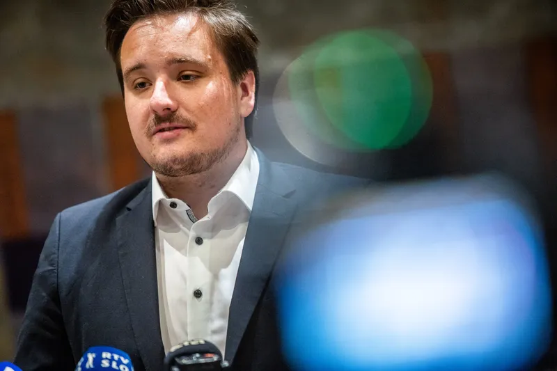 Kolegij DZ izrekel opomin poslancu Žavbiju zaradi izjave o vazelinu