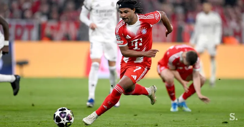 Serge Gnabry si je huje poškodoval mišico in bo izpustil preostanek sezone