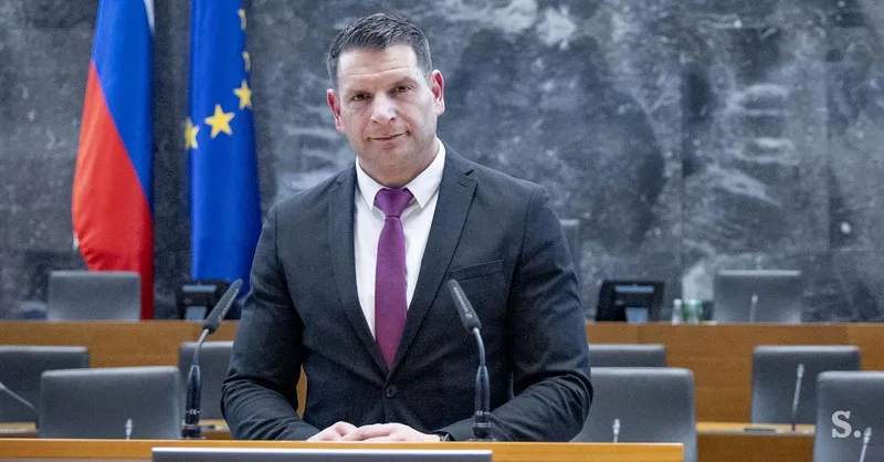 Obsodbe zapisa Zorana Stevanovića o 'pocestniškem obnašanju' poslank Svobode