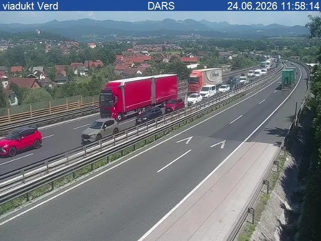 Številne nesreče in zastoji hromijo slovenski avtocestni križ