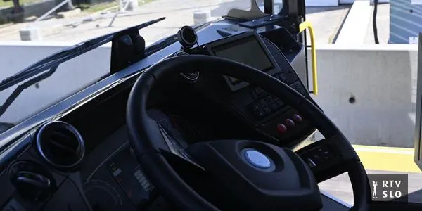 Policija bo ovadila voznika avtobusa zaradi trčenja in ogrožanja osnovnošolcev