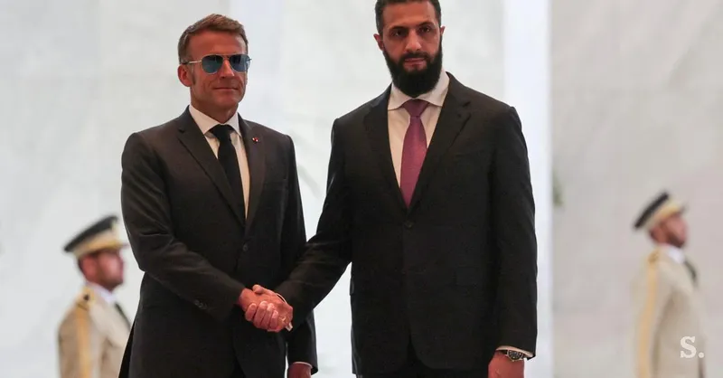 Macron v Damasku z Al Šaro o obnovi odnosov kljub eksplozijam v prestolnici