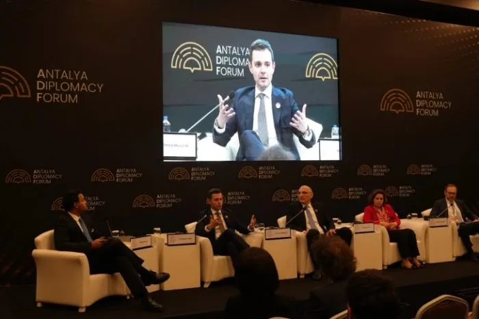 Муцунски на Форумот во Анталија ги истакна Коридорите 8 и 10 како приоритети