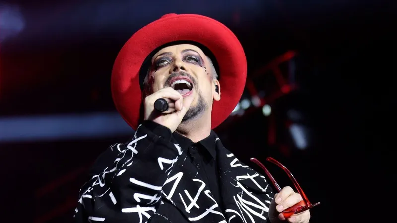 Boy George po kritikah skladbe odstopil iz muzikala v Londonu