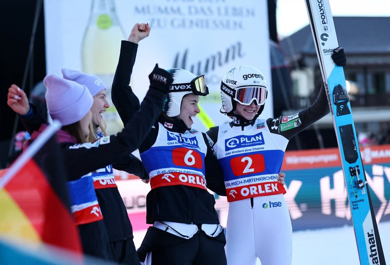 Prepričljiva zmaga Nike Prevc na silvestrski tekmi v Garmischu