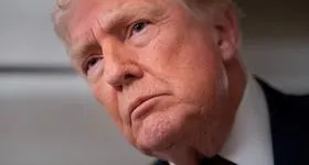 Donald Trump grozi Kanadi s 100-odstotnimi carinami zaradi dogovora s Kitajsko