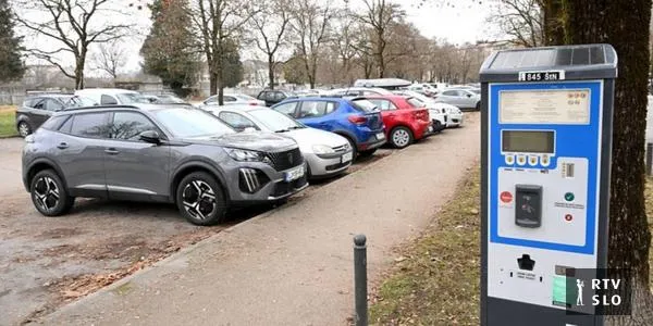 Iniciativa za Štepanjsko naselje zbira podpise za referendum o parkirninah