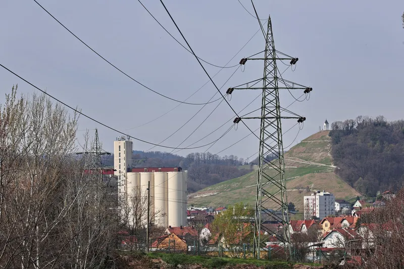 Eles in Agencija za energijo o upadu prihodkov ter nujnosti dviga omrežnine