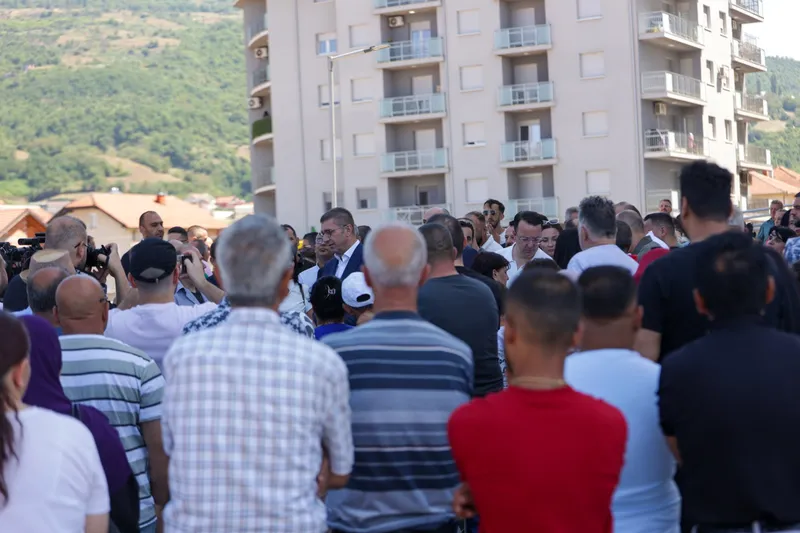 Влада на РСМ и Општина Дебар доделија 47 социјални станови