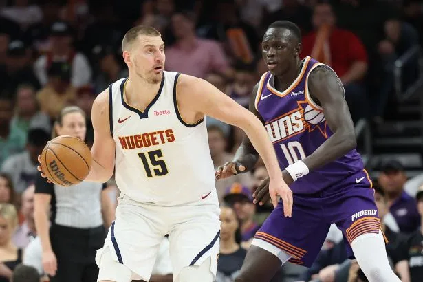 Nikola Jokić z zgodovinskim trojnim dvojčkom popeljal Denver do zmage v Phoenixu