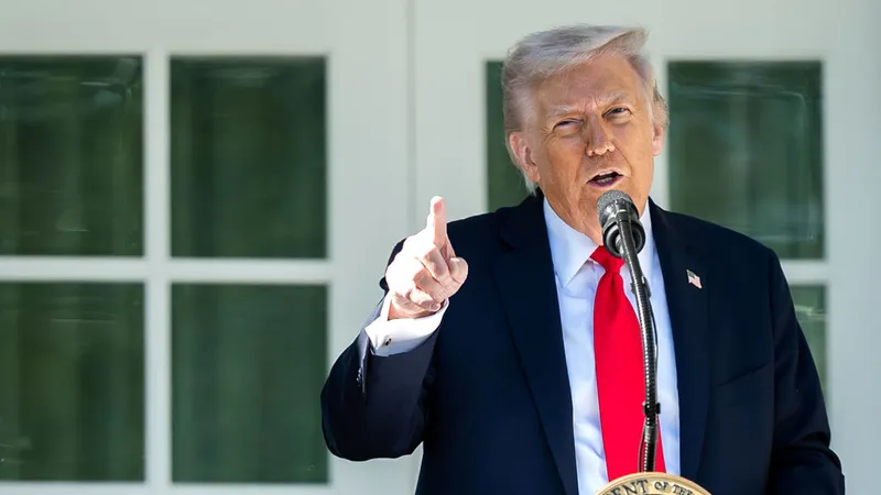 Трамп бара построги услови во мировниот договор со Иран за нуклеарно оружје