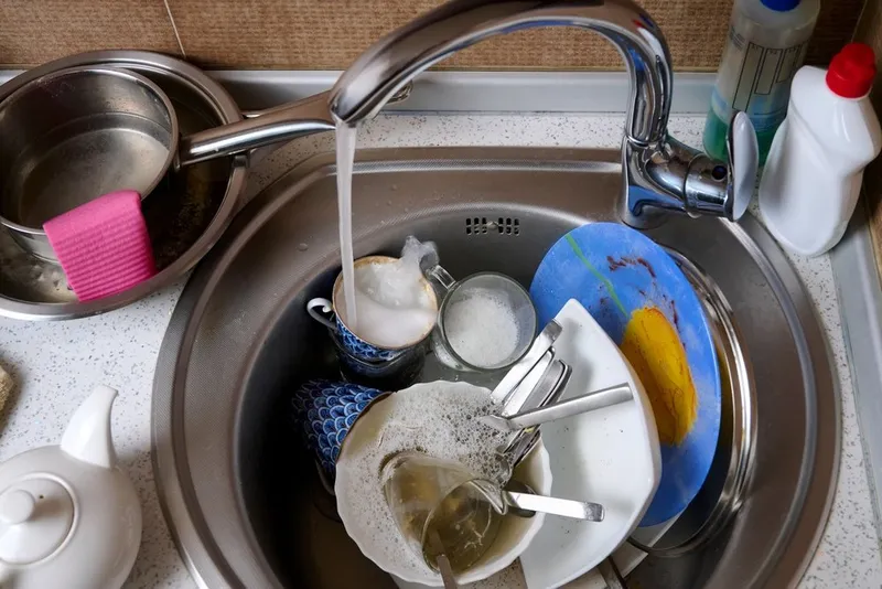 Airbnb omejuje čistilna opravila gostov pred odhodom iz nastanitev