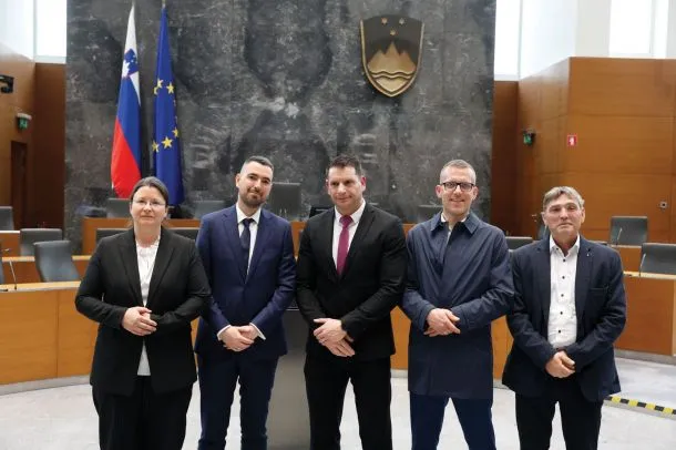 Poslanec Boris Mijič obljublja poplačilo dolgov, Levica vztraja pri odstopu
