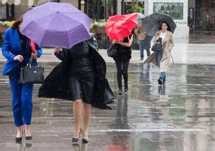 УХМР: Невреме со град во попладневните часови во Македонија