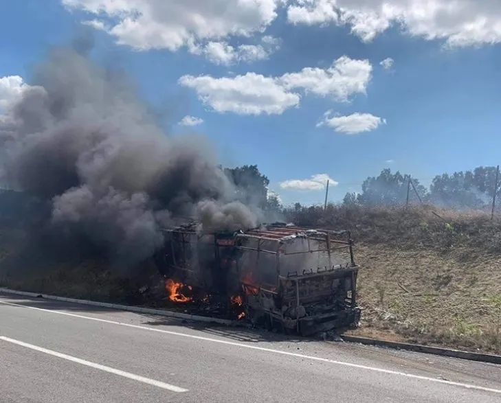 Изгаснат пожарот во празен автобус на ЈСП на Водно