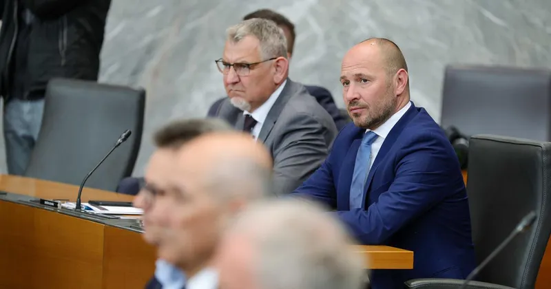 Jernej Vrtovec zavrača obtožbe v zadevi Knovs in napoveduje novo zakonodajo