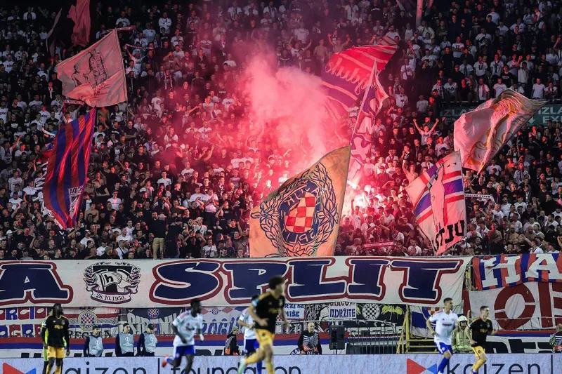 Hrvaško novinarsko društvo zahteva zaščito novinarjev po grožnjah navijačev