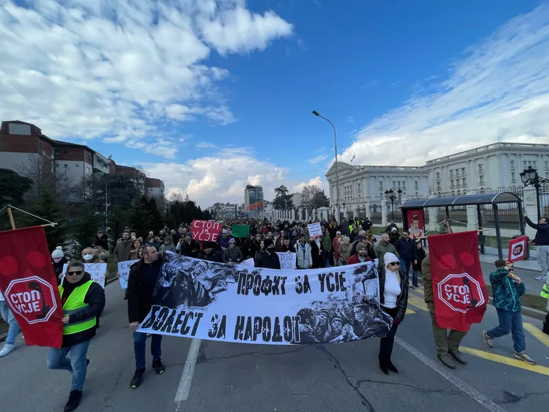 Протестен марш „Стоп за Усје“ против загадувањето пред Владата и Собранието