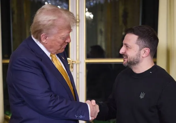 Zelenski v Parizu z Macronom o sankcijah proti Rusiji in pritisku na Trumpa