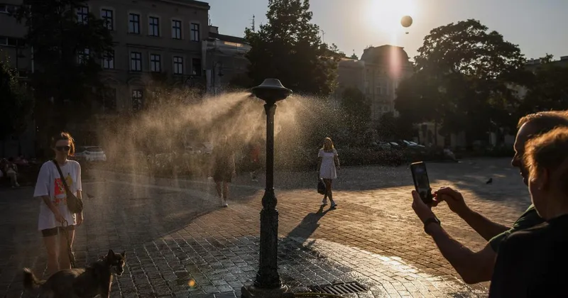 Ekstremni vročinski val na Hrvaškem, v BiH in Srbiji dosega 40 stopinj Celzija