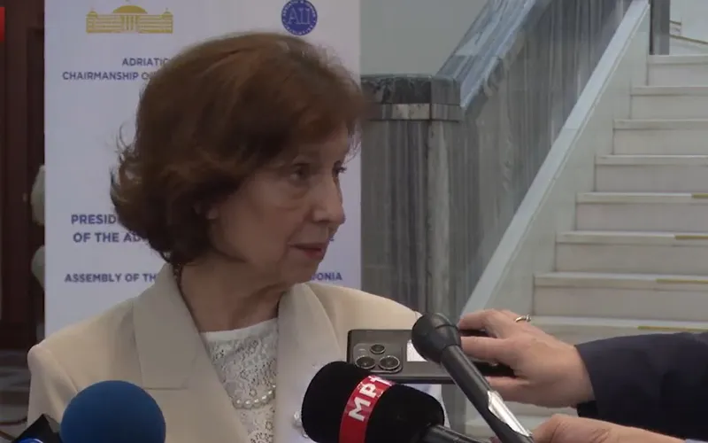 Сиљановска-Давкова и честиташе на Радев за победата и очекува средба