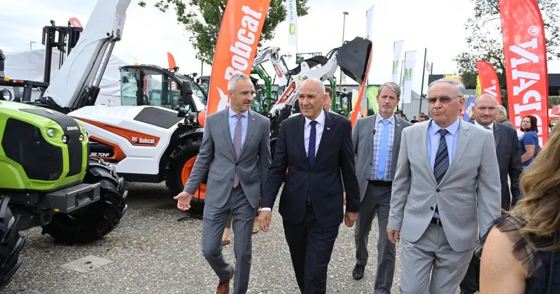 Janez Janša na sejmu Agra poudaril strateški pomen kmetijstva za državo