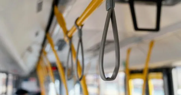 ДЗС: Пад на бројот на патници во градскиот и приградскиот патен превоз