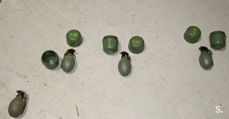 Policija v Puconcih preiskuje najdbo štirih ročnih bomb na deponiji