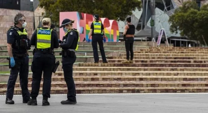 Тројца убиени во Лејк Карџелиго, полицијата трага по вооружен напаѓач во бегство