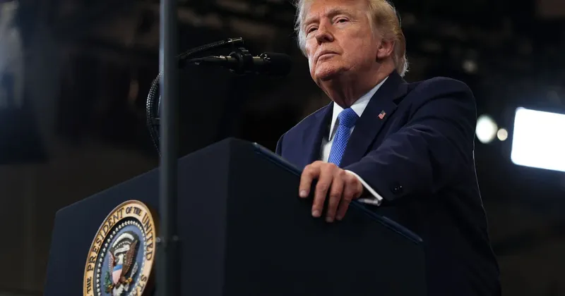 Trump napovedal prevzem Hormuške ožine, Iran ga zavrnil