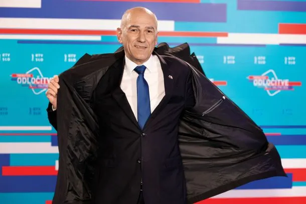 Anketa Mediane: SDS vodi pred Svobodo, vladi Janeza Janše nasprotuje 45 %