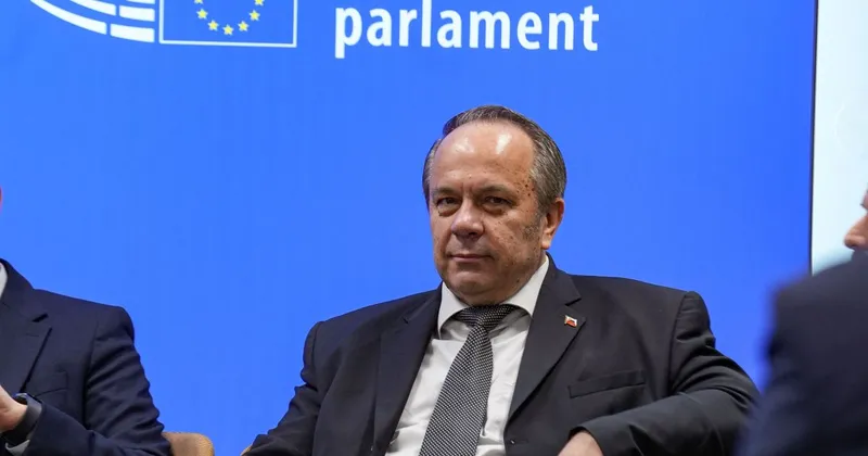 EPP napoveduje nove sankcije proti Branku Grimsu zaradi sodelovanja z desnico