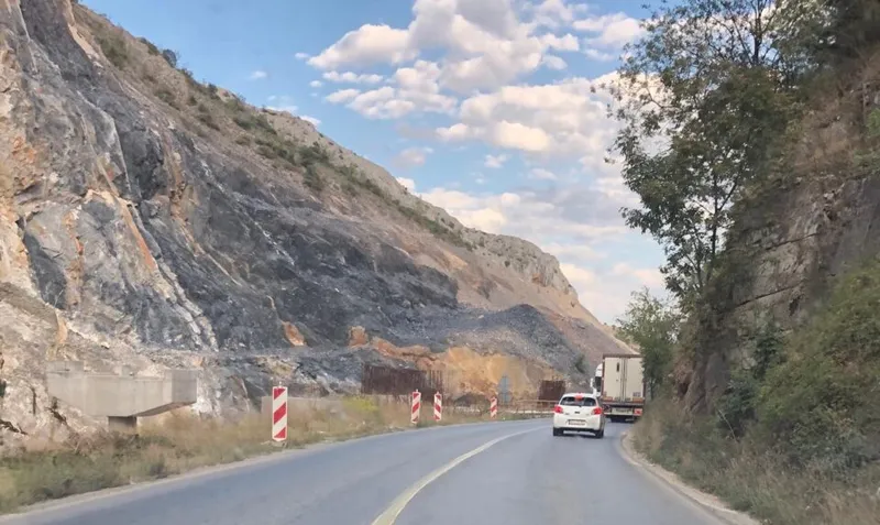 Роми блокираа патишта кај Плетвар и Кичево против измените во законот